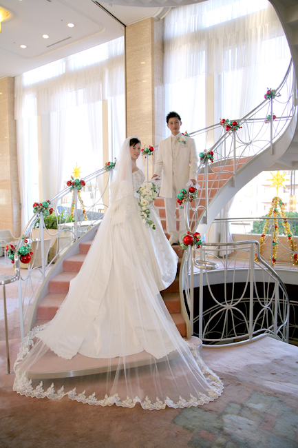 ウェスティン都ホテル京都　螺旋階段　ウェディング　新郎様　新婦様